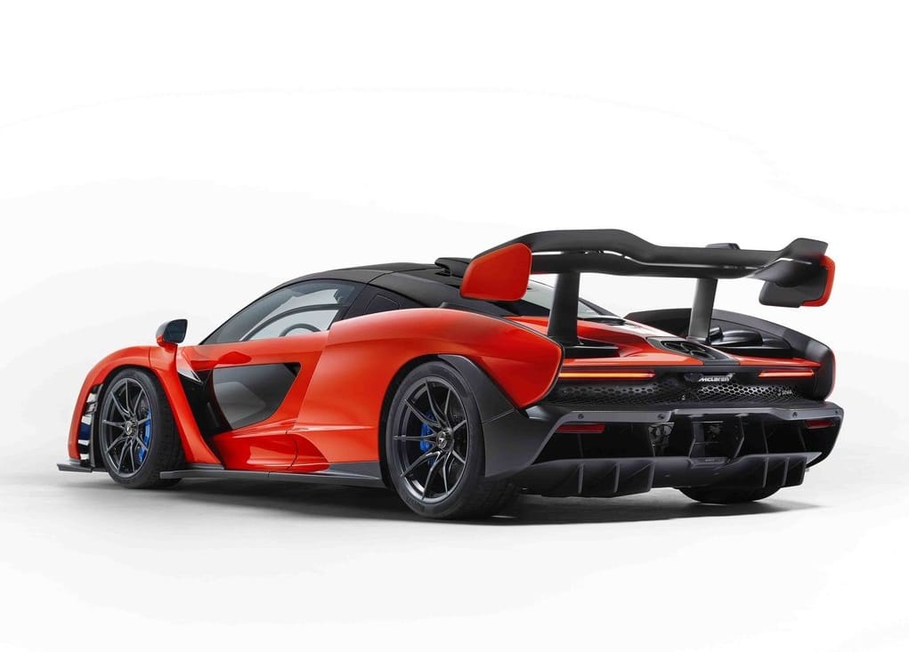 McLaren Senna yan profil ve arka kanat görünümü
