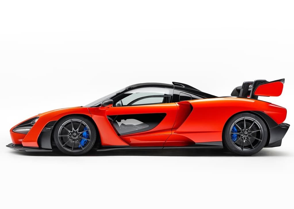 McLaren Senna arka üç çeyrek görünümü