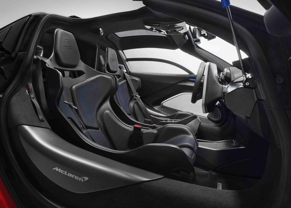 McLaren Senna tam yan görünüm ve büyük arka kanat