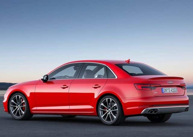 Audi S4 arka üç çeyrek görünüm