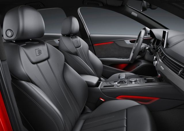 Audi S4 ön spor koltuklar ve iç mekan