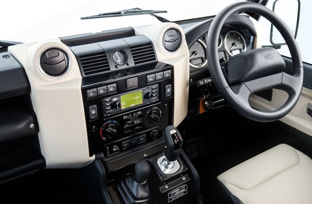 Defender Works V8 ön görünüm ve klasik ızgara