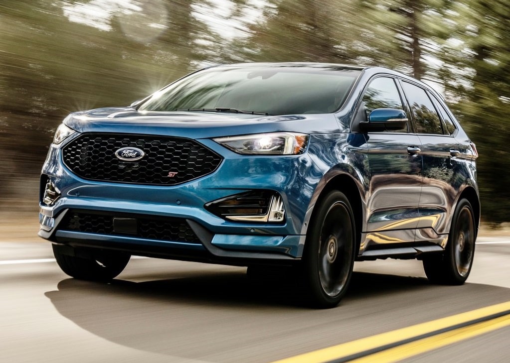 Ford Edge ST arka üç çeyrek görünümü