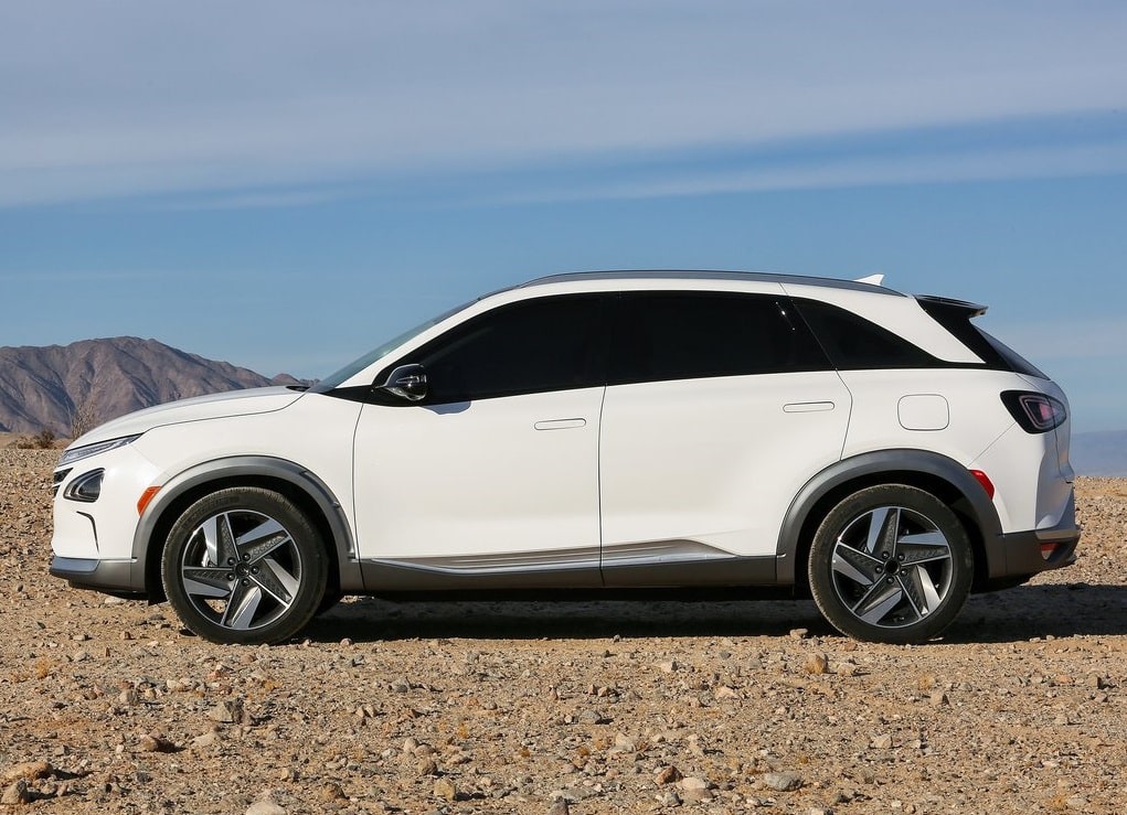 Hyundai Nexo beyaz gövde tam yan profil