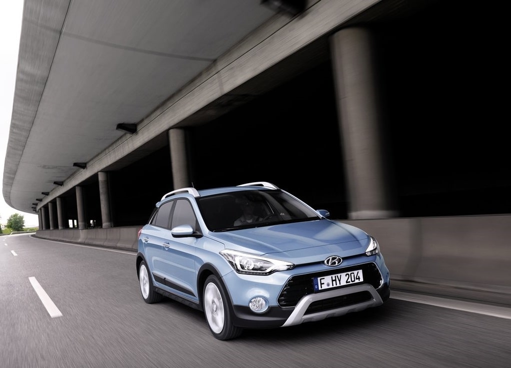 Hyundai i20 Active arka üç çeyrek görünümü