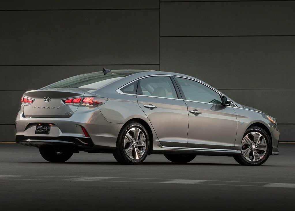 Hyundai Sonata Hybrid yan profil görünümü