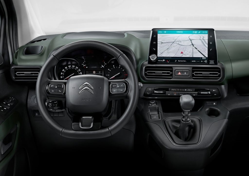 Citroen Berlingo direksiyon konsolu ve multimedya ekranı