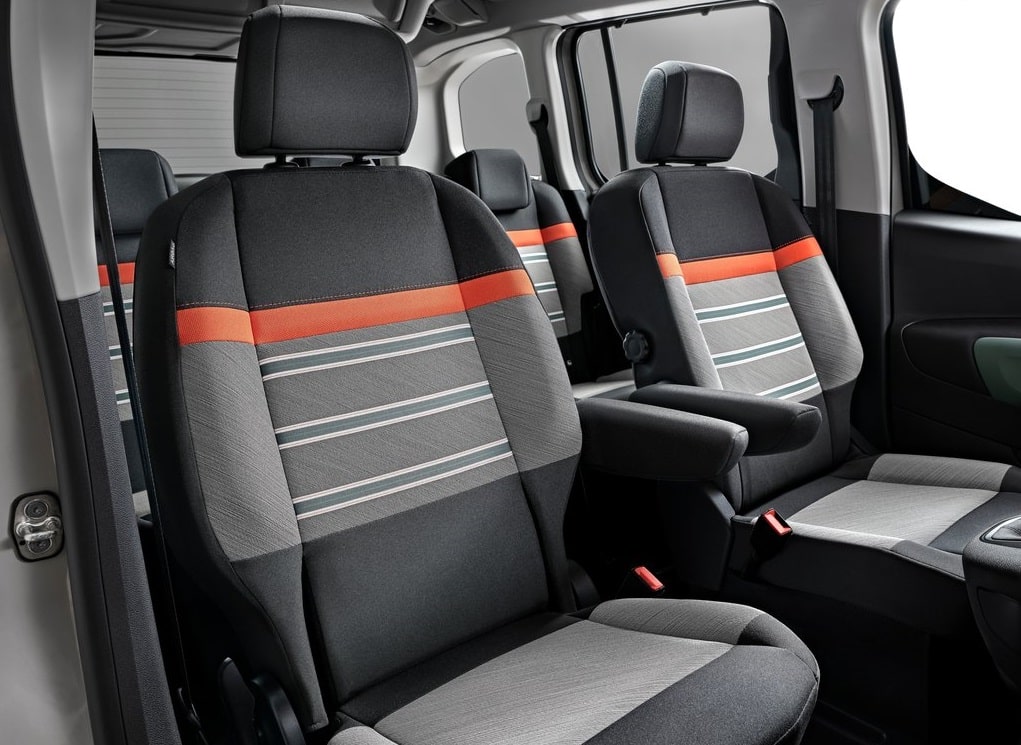 Citroen Berlingo ön koltukları ve iç mekan döşemesi