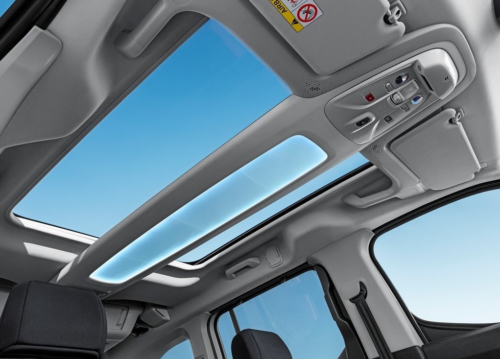 Citroen Berlingo panoramik cam tavan iç görünümü