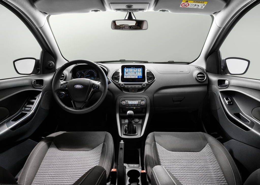 Ford Ka Plus kokpit ve multimedya ekranı