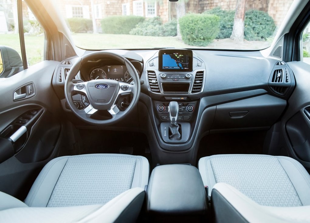 2019 Ford Transit Connect iç mekan ve kokpit görünümü