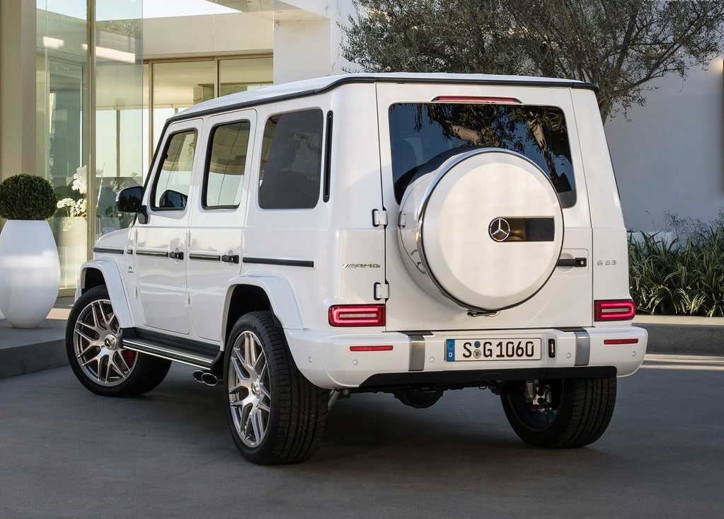 Mercedes-AMG G 63 yan görünüm ve geniş çamurluklar