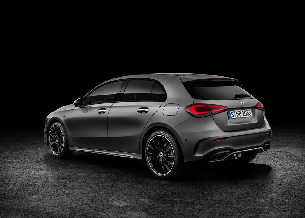 Gri Mercedes-Benz A Serisi hatchback arka üç çeyrek görünümü