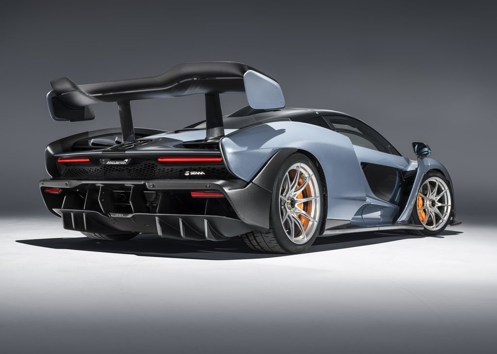 McLaren Senna arka üç çeyrek görünümü
