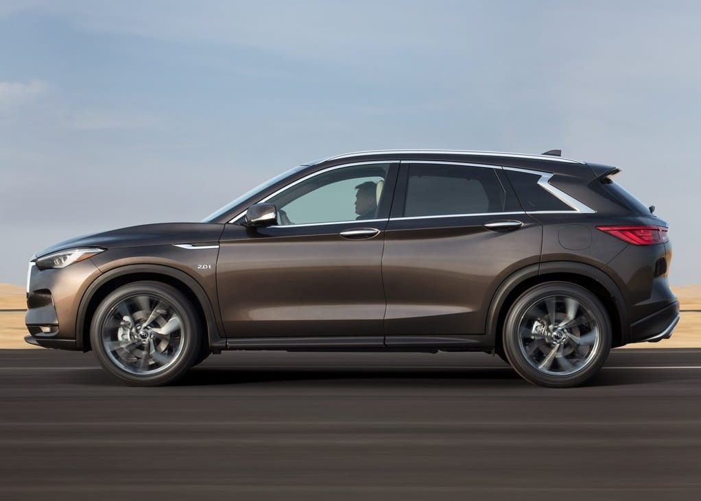 Infiniti QX50 gri gövde yan profil görünümü
