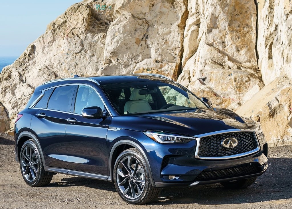 Infiniti QX50 lacivert gövde ön tasarım ve ızgara görünümü