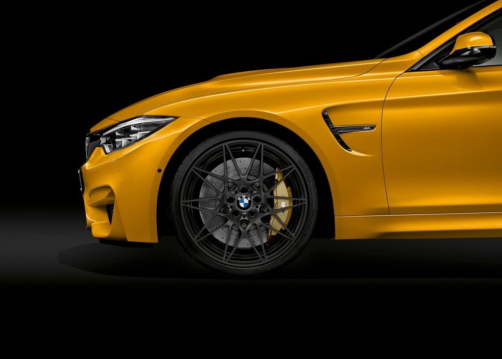 BMW M4 Cabrio spor otomobil görünümü