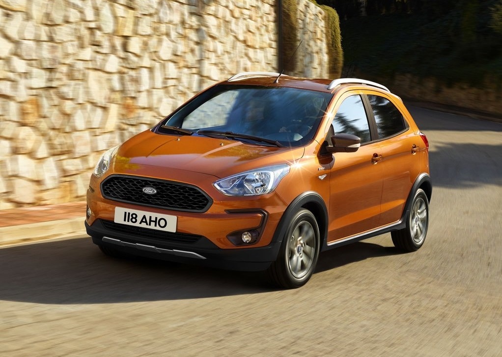 Ford Ka Plus Active hareket halinde ön görünüm