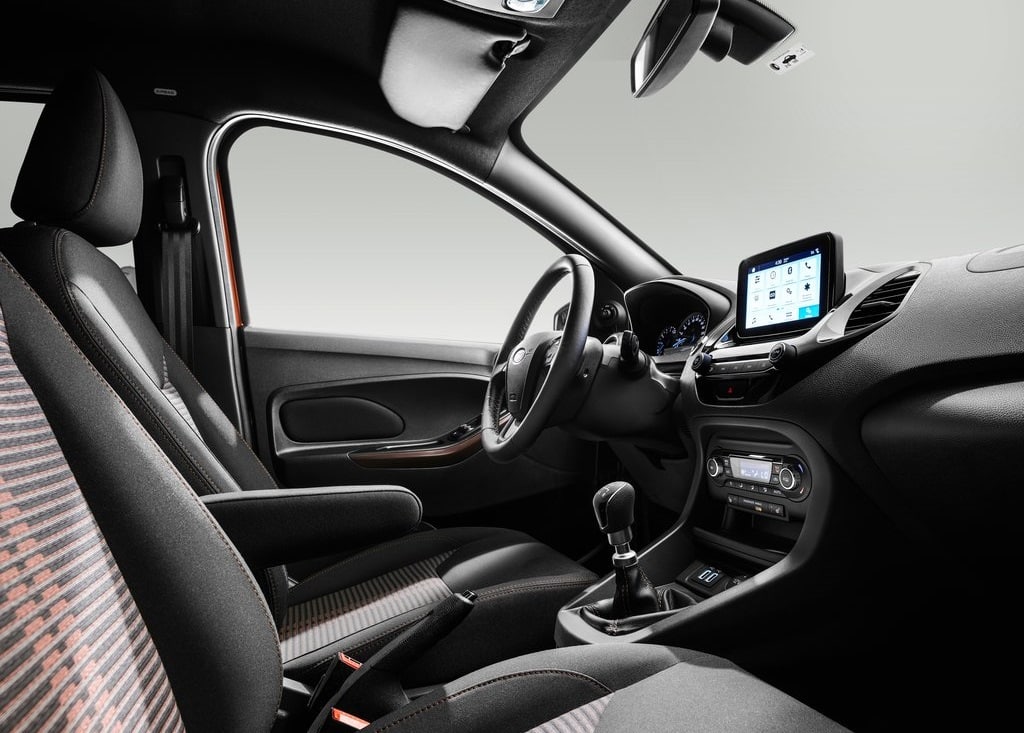 Ford Ka Plus Active ön koltuklar ve iç mekan