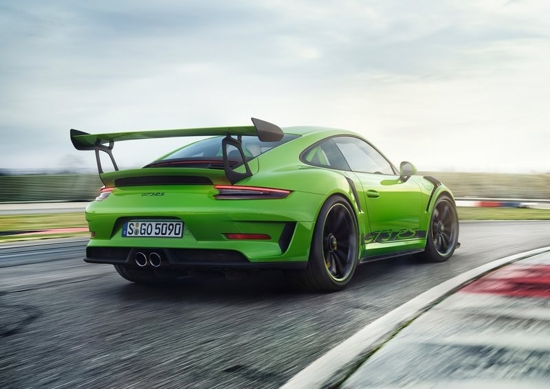 Porsche 911 GT3 RS pistte arka görünüm