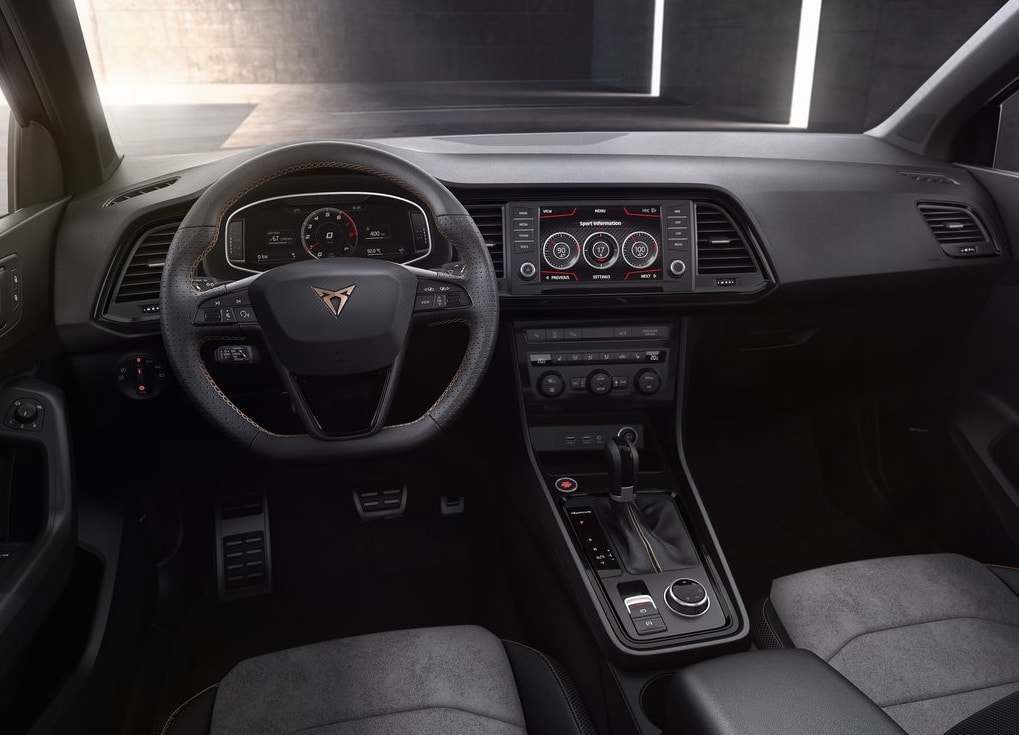 CUPRA iç mekân dijital gösterge ve DSG vites seçici