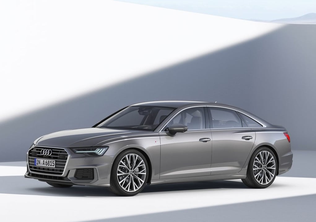 Gri Audi A6 Sedan ön yan görünümü