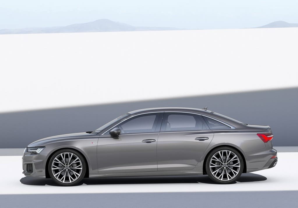 Gri Audi A6 Sedan yan profil görünümü