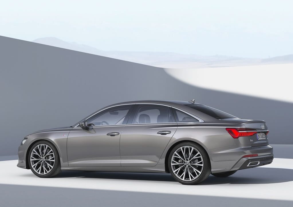 Gri Audi A6 Sedan arka yan profil görünümü