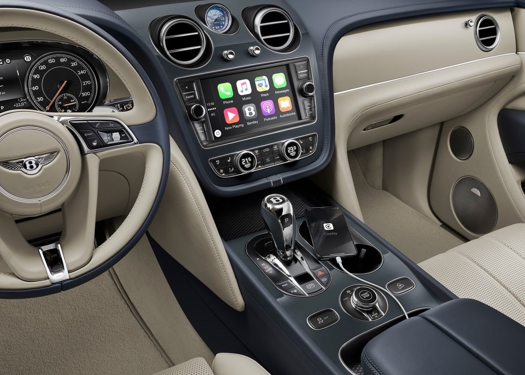 Bentley Bentayga Hybrid direksiyon orta konsol ve bilgi eğlence ekranı