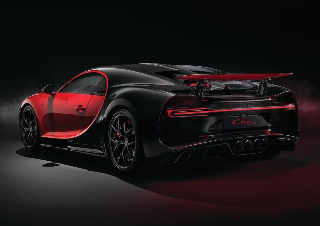 Chiron Sport yan profil ve C biçimli gövde çizgisi