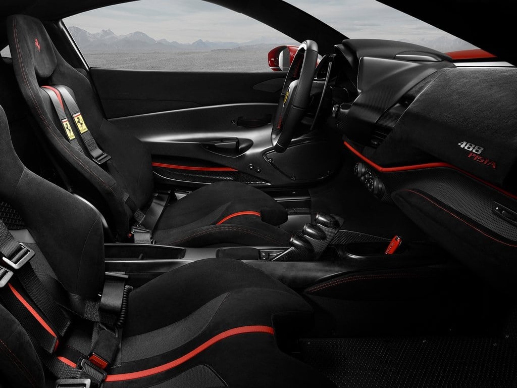 Ferrari 488 Pista kabin detayı
