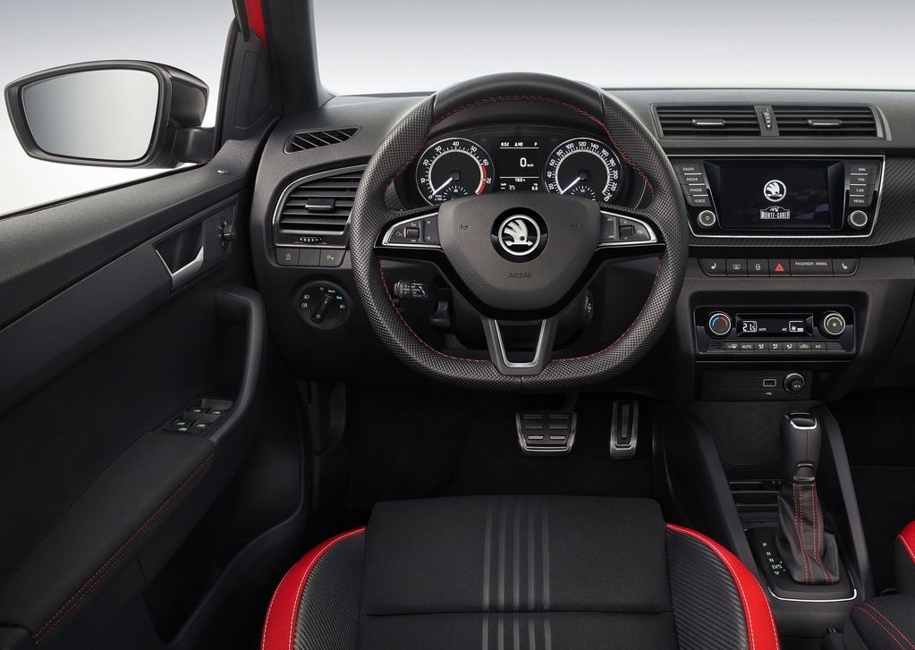 Skoda Fabia direksiyon gösterge paneli ve orta konsol