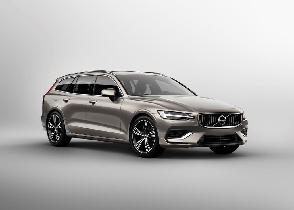 2019 Volvo V60 ön üç çeyrek görünümü