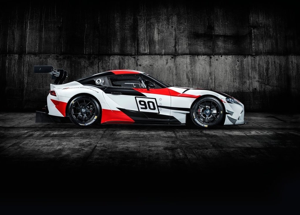 GR Supra Racing Concept yan profil ve merkez kilitli yarış jantları