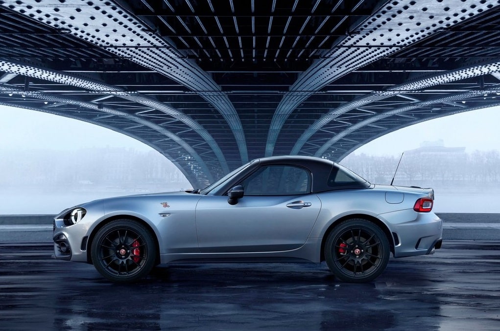 Abarth 124 GT yan profil karbon fiber hardtop ve OZ jantlar