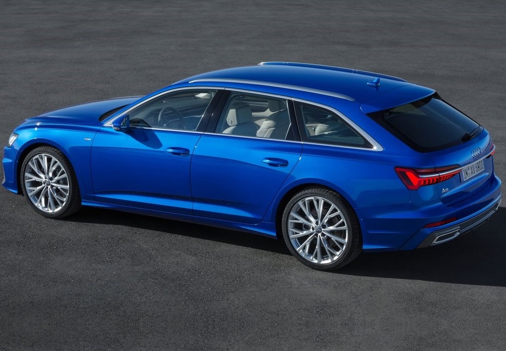 Mavi Audi A6 Avant arka yan gövde görünümü