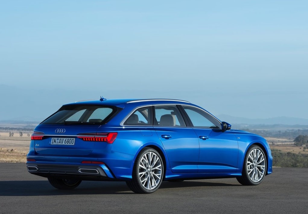 Mavi Audi A6 Avant arka çapraz görünümü