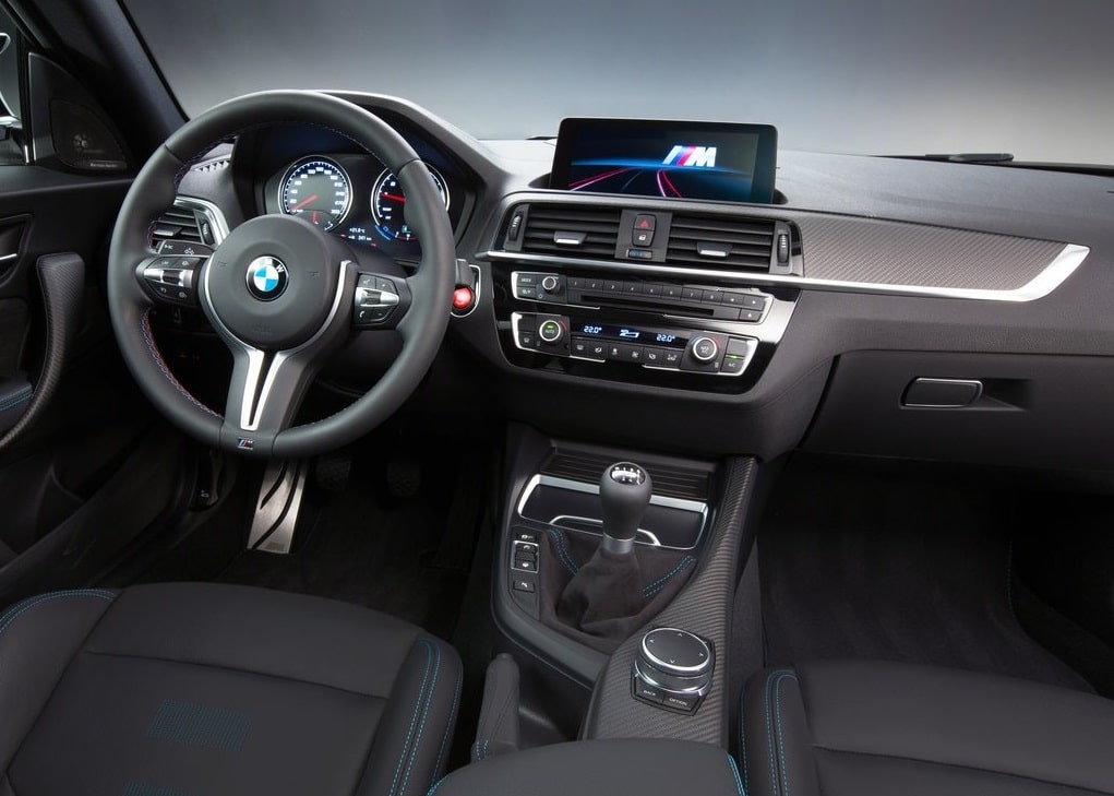 BMW M2 Competition iç mekan detayları