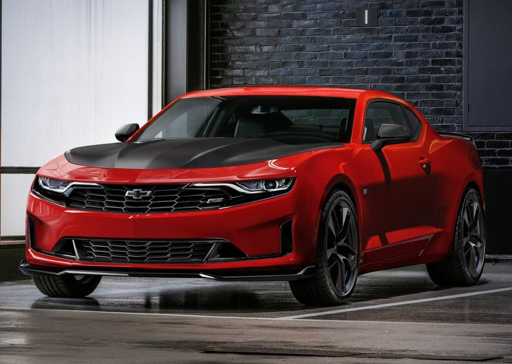 2019 Chevrolet Camaro ön üç çeyrek görünümü