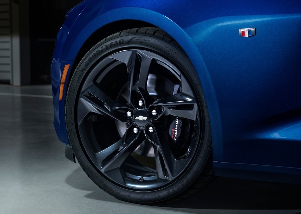 Chevrolet Camaro kokpit ve direksiyon tasarımı