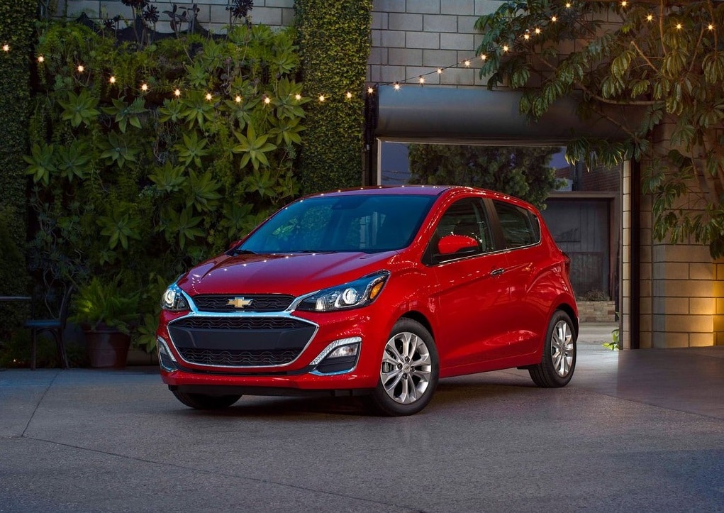 Kırmızı 2019 Chevrolet Spark ön üç çeyrek görünüm