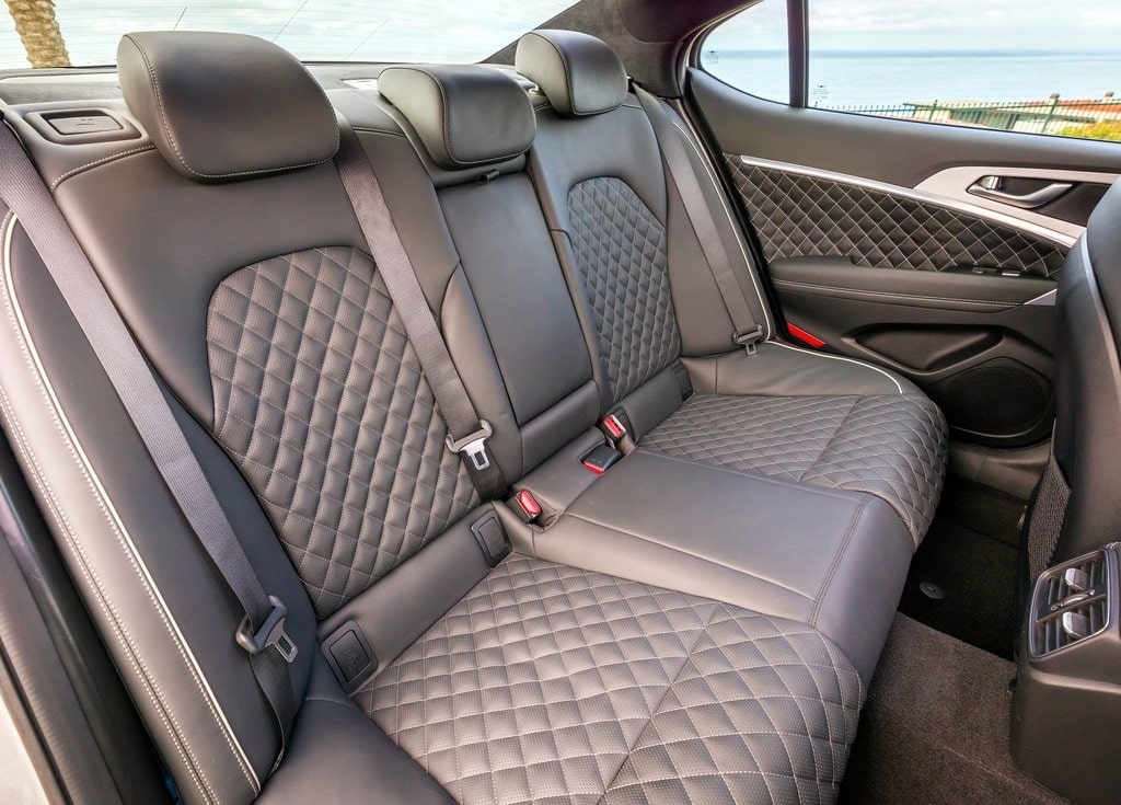 Genesis G70 arşiv görseli 8