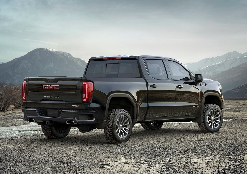 GMC Sierra AT4 gövde ve arazi tasarımı