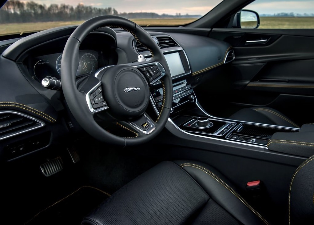 Jaguar XE 300 SPORT dış tasarım