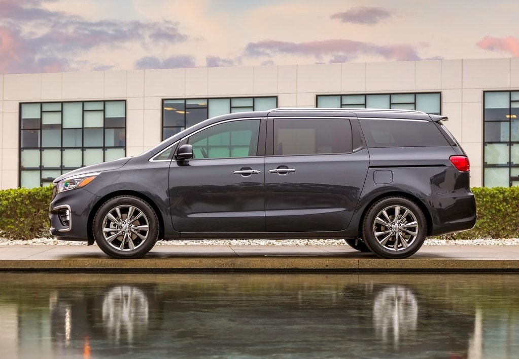 Kia Sedona MPV görünümü