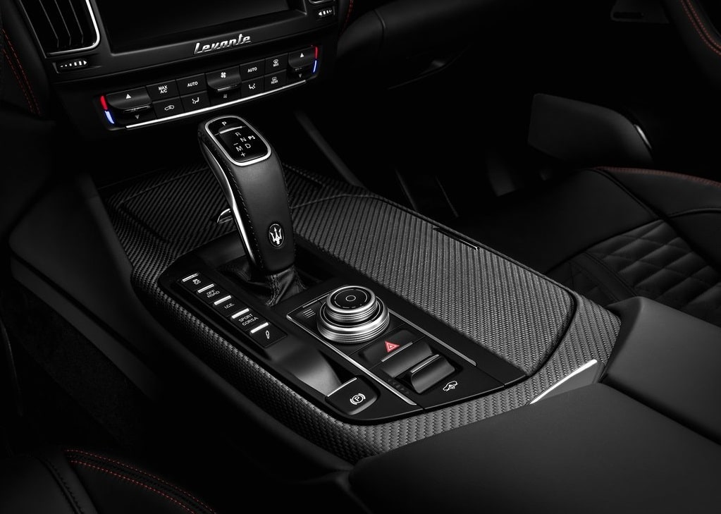 Maserati Levante Trofeo profil görünümü