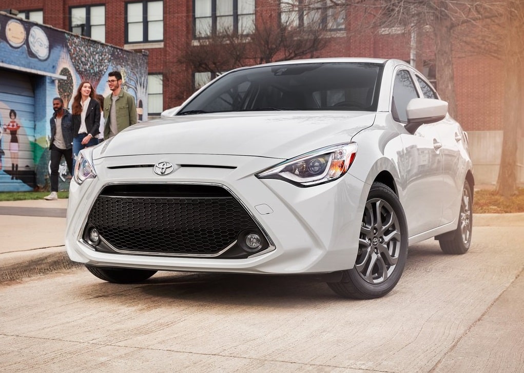 Toyota Yaris Sedan ön ızgara ve far tasarımı