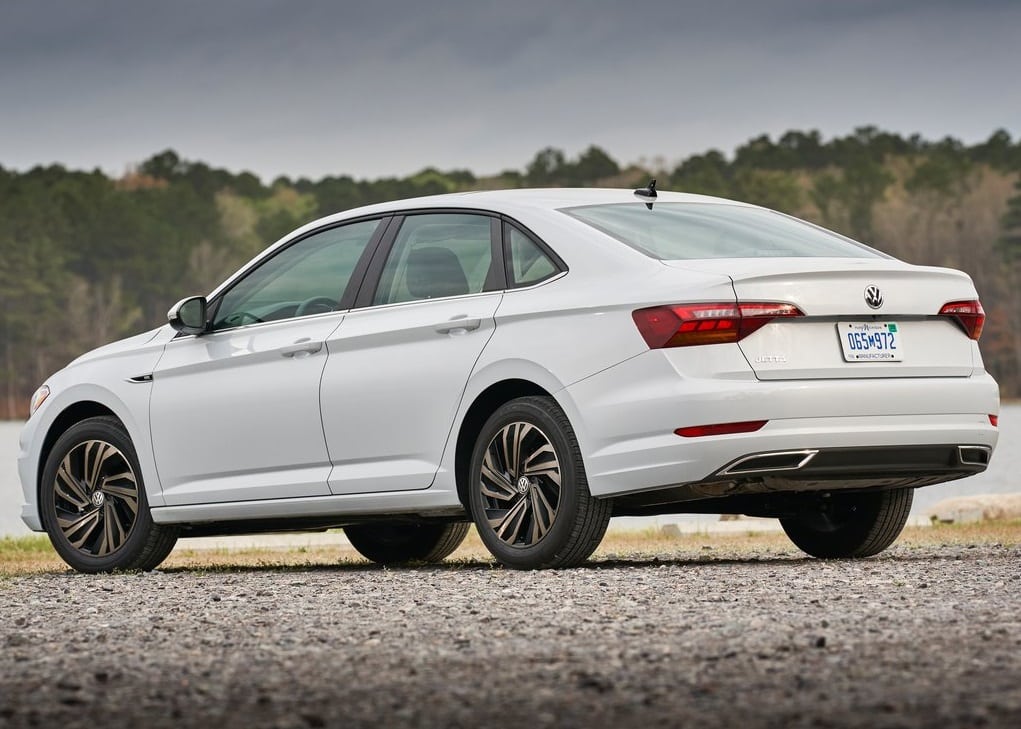 Volkswagen Jetta ön ve yan tasarım görünümü