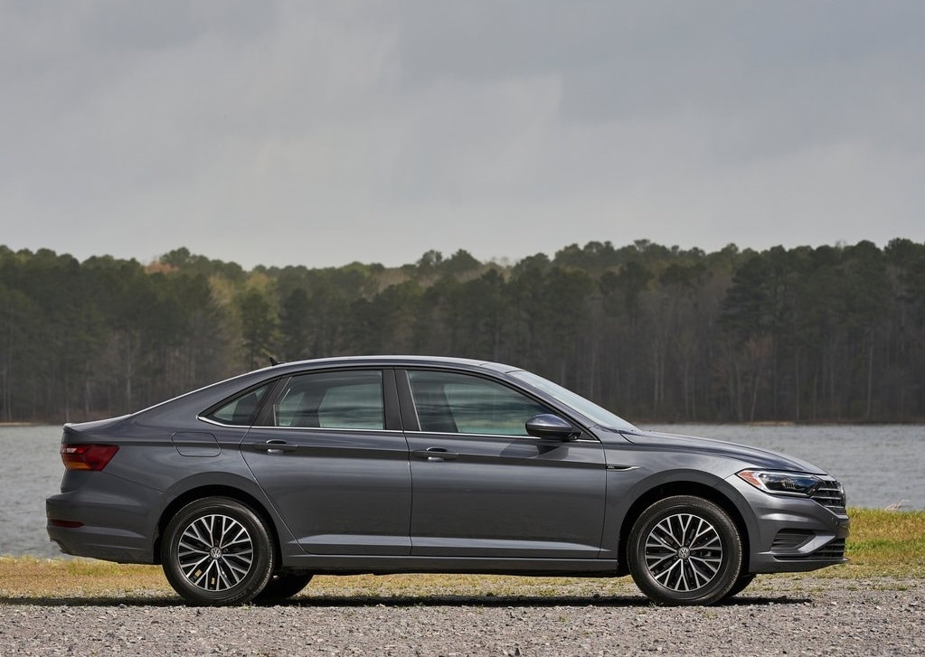 Volkswagen Jetta yan profil tasarımı