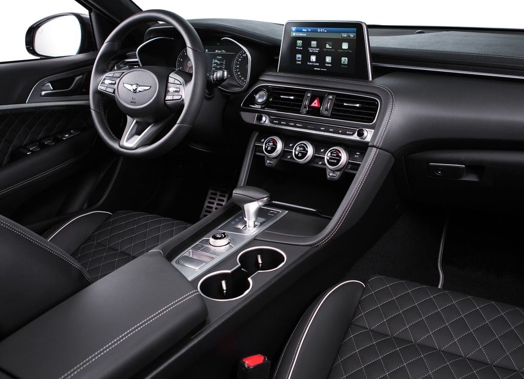 Genesis G70 arşiv görseli 15